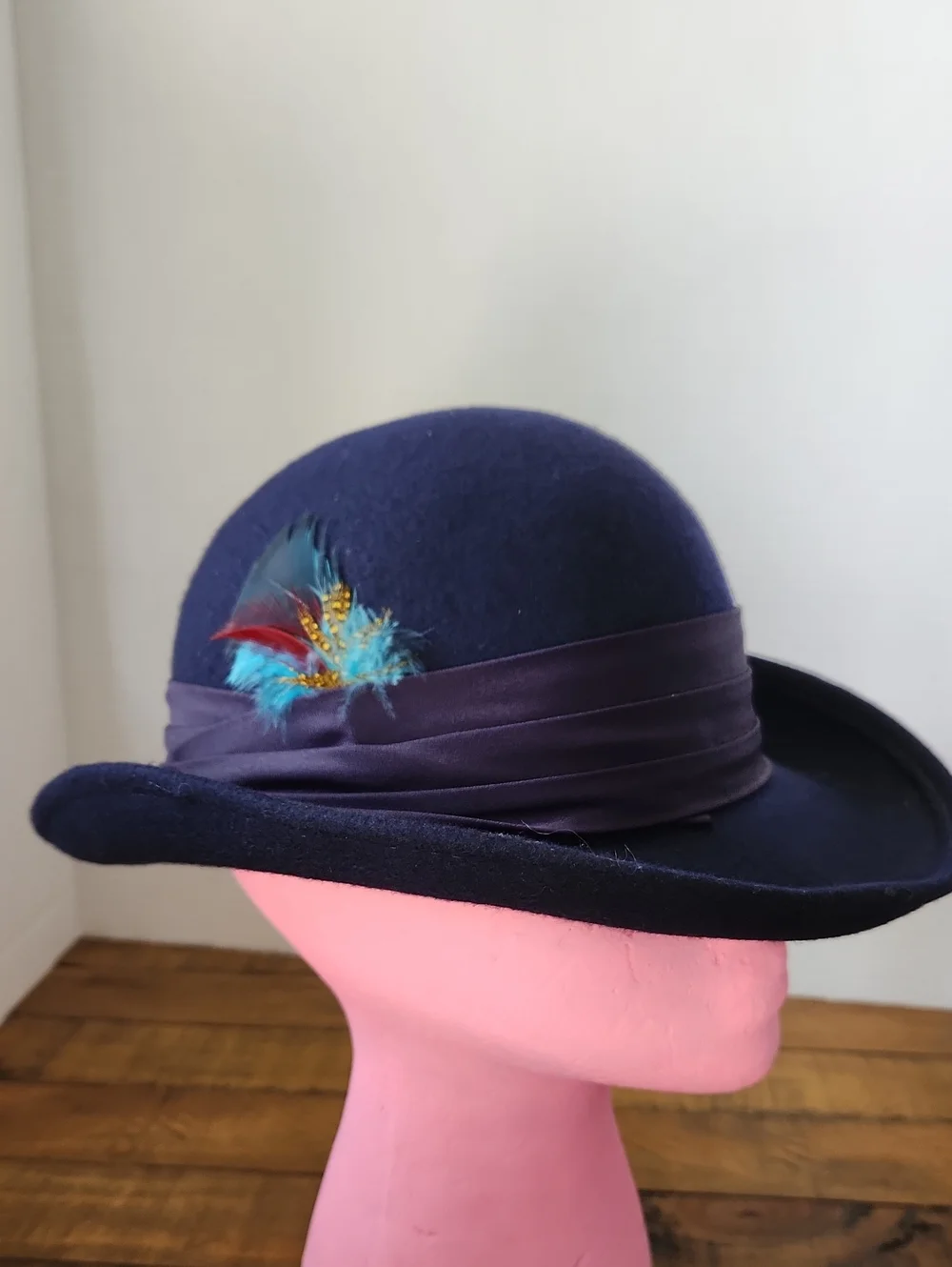 Vintage Women’s Navy Felt Cloche Hat with Feather Accent